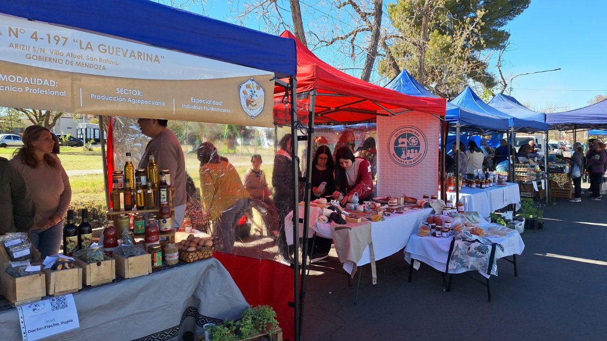 DE LA ESCUELA A LA FERIA FRANCA Y DE LA FERIA AL CONSUMIDOR SANRAFAELINO